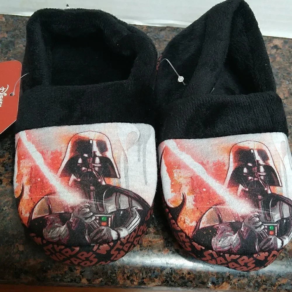 Unisex Disney Star Wars Slippers..NWT